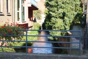 a walkway with a blue railing next to a street at Ferienwohnung Spatzennest in Edesheim in Edesheim