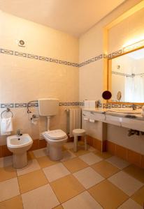 a bathroom with a toilet and a sink at Pantanha Studio by Trip2Portugal in Canas de Senhorim