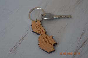 a key chain with a map of england on it at Marianthi Studios in Áno Meriá