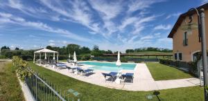 Bazén v ubytování Hotel Agli Ulivi nebo v jeho okolí