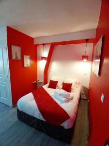 Ένα ή περισσότερα κρεβάτια σε δωμάτιο στο Les Remparts