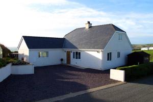 a white house with a large driveway at BODNANT-4 Bed-VIEWS VIEWS VIEWS-ABERDARON in Aberdaron