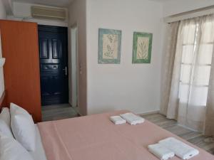 A bed or beds in a room at 7 Islands