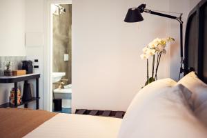 A bed or beds in a room at Magnolia Boutique Rooms