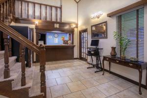 TV o dispositivi per l'intrattenimento presso Super 8 by Wyndham City of Moore