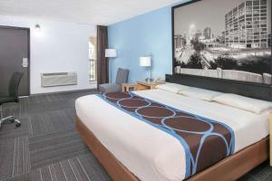 Letto o letti in una camera di Super 8 by Wyndham City of Moore