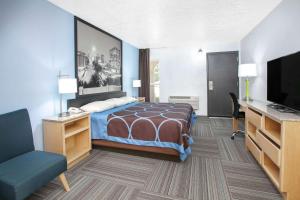 Letto o letti in una camera di Super 8 by Wyndham City of Moore
