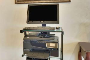 TV o dispositivi per l'intrattenimento presso Super 8 by Wyndham City of Moore