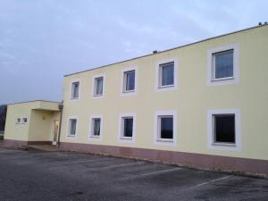 a large white building with a lot of windows at Pension Tennisweber in Schwechat