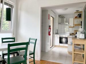 
A kitchen or kitchenette at Zarautz Hostel
