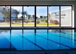 Πισίνα στο ή κοντά στο Thalassa Beach Resort & Spa Retreat +168 φωτογραφίες