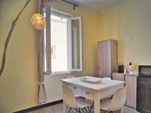 a table and chairs in a kitchen with a window at 2 passi dal mare in Finale Ligure