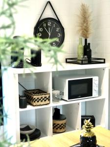 TV a/nebo společenská místnost v ubytování Résidence « Au passage coloré »