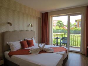 Postel nebo postele na pokoji v ubytování Family Hotel Dayana Beach