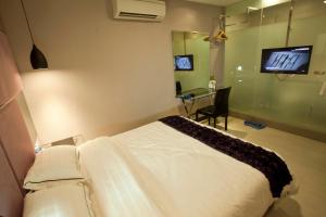 Televízia a/alebo spoločenská miestnosť v ubytovaní Euro+ Hotel Johor Bahru