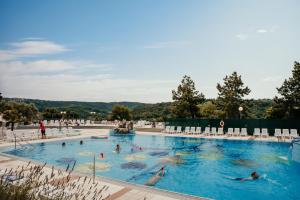 Bazén v ubytování Belvedere Resort Hotels nebo v jeho okolí