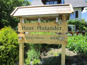 a sign that says has hudsel appendagement bug at Haus Holunder Weissbriach in Weissbriach