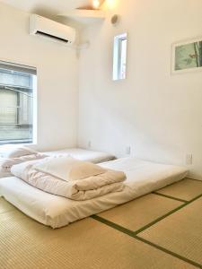 En eller flere senge i et værelse på Sato-san's Rest