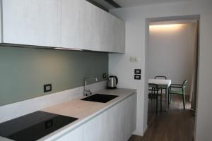 Dapur atau dapur kecil di CALLA, CALLUNA & GARDENIA APARTMENTS