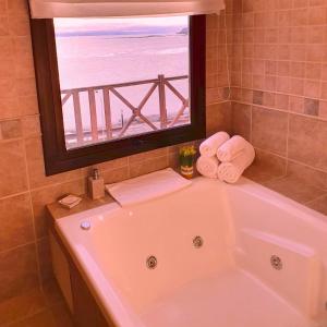 Um banheiro em Xelena Hotel & Suites