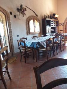a kitchen and dining room with a table and chairs at Agriturismo Spinaruccoli in Cicerale