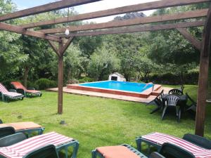 The swimming pool at or close to Casa Rural La Maquinilla