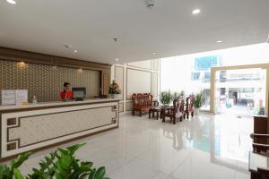 Lobbyen eller receptionen på Minh Hoang Hotel