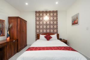 Ένα ή περισσότερα κρεβάτια σε δωμάτιο στο Minh Hoang Hotel