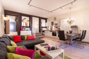 Posezení v ubytování Ferienwohnung Einbeck FeWo B Nolte