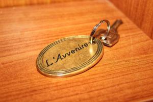 een sleutelhanger met het woord avontuur erop geschreven bij Hotel Ristorante L'Avvenire in Gizzeria