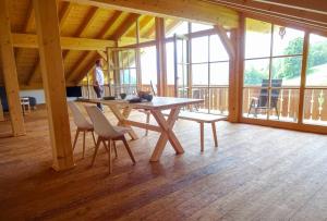 a dining room with a table and chairs in a cabin at Malterlehen-Berchtesgaden in Berchtesgaden