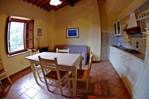 A kitchen or kitchenette at Agriturismo Il Palazzo