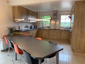 Kuchyň nebo kuchyňský kout v ubytování Holiday Home Mooi - Voeren
