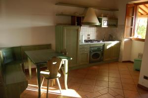 A kitchen or kitchenette at Agriturismo Il Palazzo