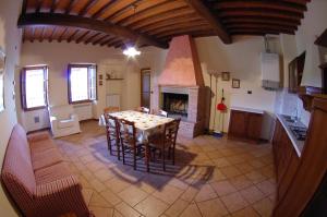 A kitchen or kitchenette at Agriturismo Il Palazzo