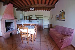 A kitchen or kitchenette at Agriturismo Il Palazzo