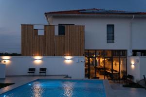 Бассейн в The Pines Boutique Villa - Vama Veche или поблизости