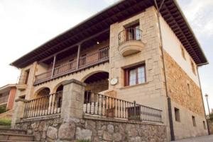 The building in which a vendégházakat is located