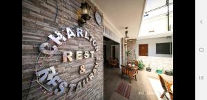 Certificato, attestato, insegna o altro documento esposto da Charlton Kandy City Rest