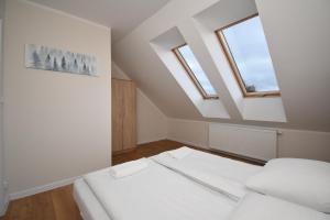 Posteľ alebo postele v izbe v ubytovaní Apartamenty Pod Skalitem