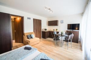 Kuchyňa alebo kuchynka v ubytovaní Siesta Sziget - Balaton-parti Apartmanok