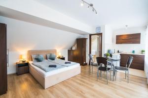 Posteľ alebo postele v izbe v ubytovaní Siesta Sziget - Balaton-parti Apartmanok