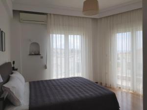 A bed or beds in a room at Harmony Apartment Kavala