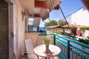 Balkón alebo terasa v ubytovaní Castaway Suites - Studios Christos