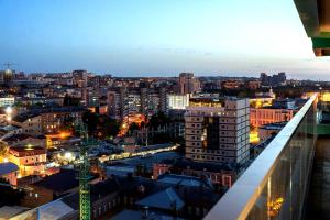 Výhľad na mesto Dnipro alebo výhľad na mesto priamo z apartmánového hotela