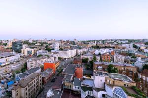 Výhľad na mesto Dnipro alebo výhľad na mesto priamo z apartmánového hotela