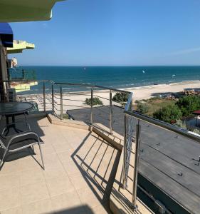 a balcony with a table and a view of the beach at Apartament Safir Mamaia in Mamaia