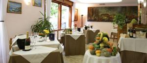 A restaurant or other place to eat at Hotel Coppe Jesolo