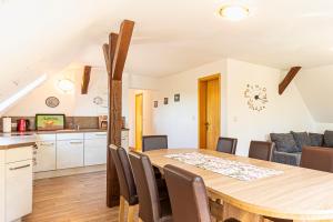 Kuchyň nebo kuchyňský kout v ubytování Ferienwohnung Am Walnussbaum