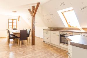 Kuchyň nebo kuchyňský kout v ubytování Ferienwohnung Am Walnussbaum